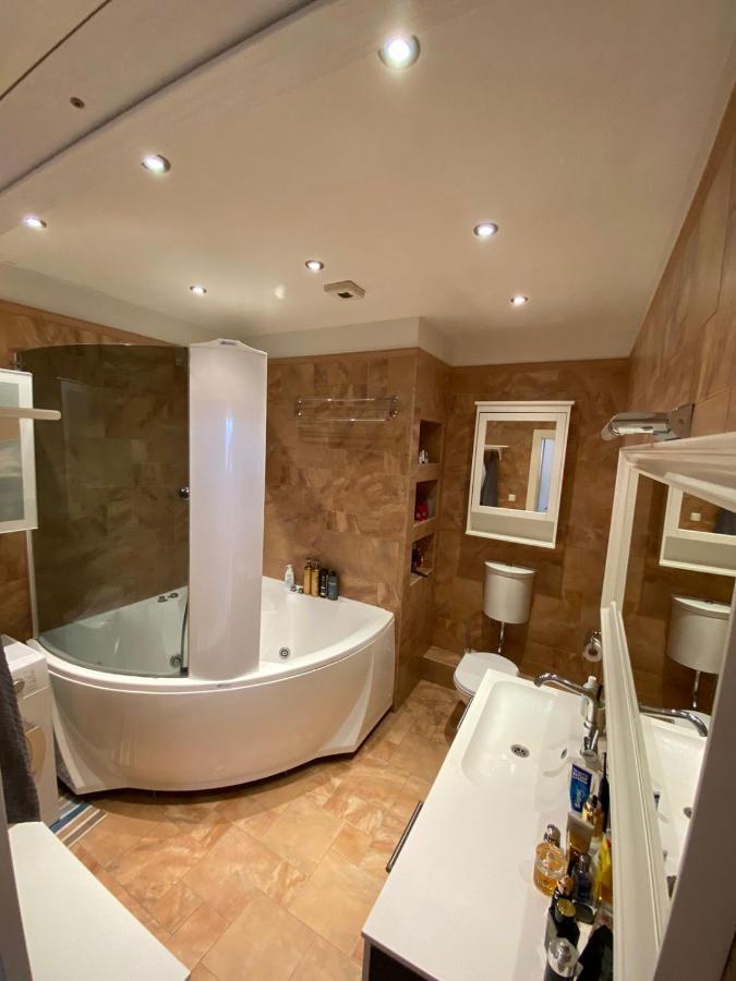 Riga Centre , Skyloft Apartment 178M2 المظهر الخارجي الصورة